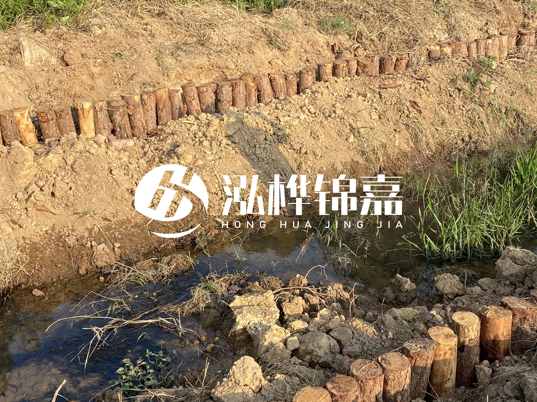 防汛木樁價格中的施工費(fèi)如何計算？水下打樁和陸地打樁費(fèi)用差異？