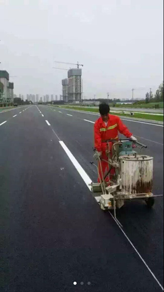 道路標(biāo)線施工